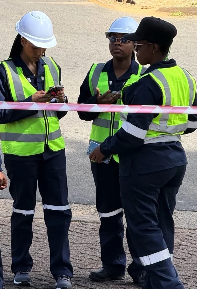 Consuweld women working together on site